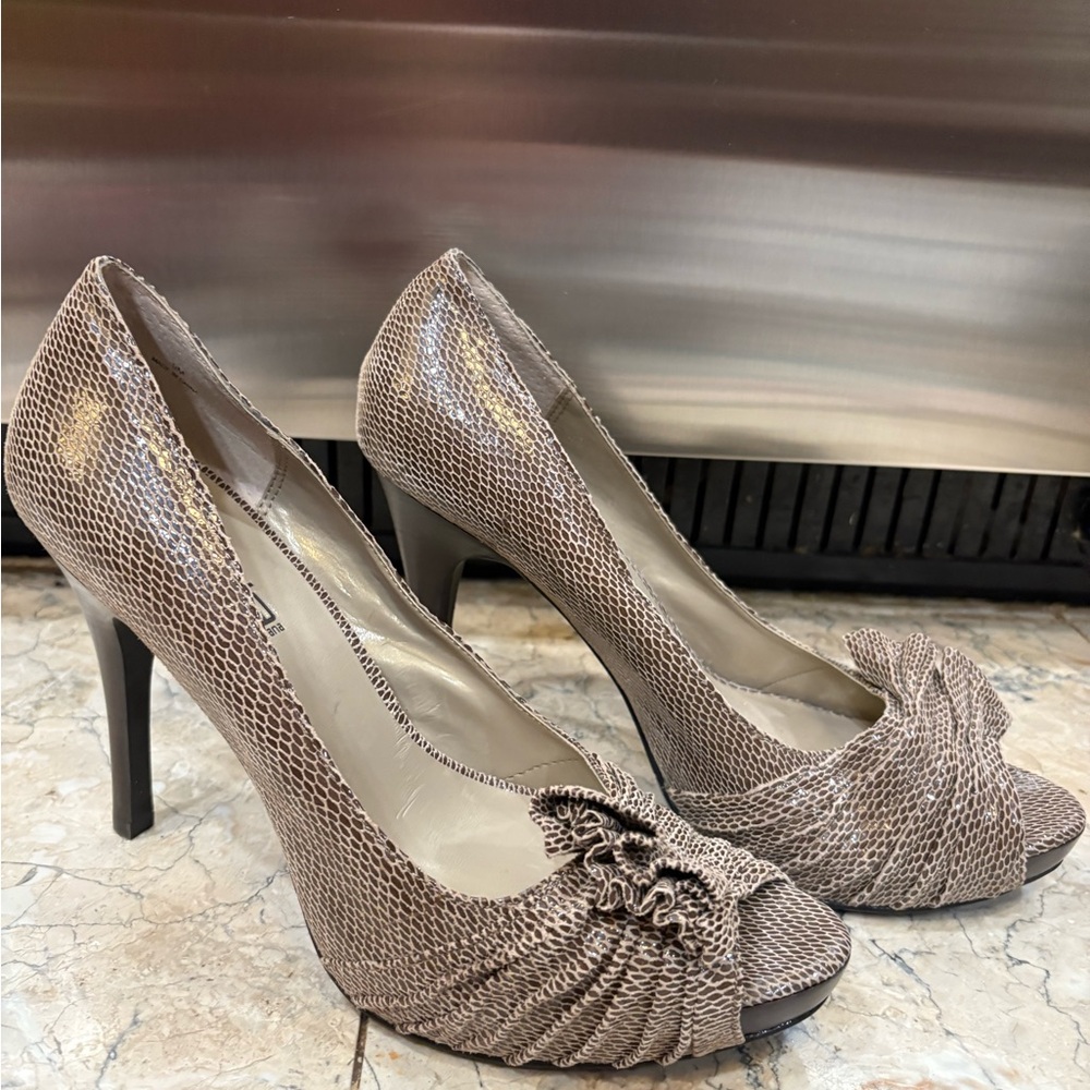 Moda Spana Textured Taupe Heels